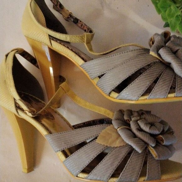 Poetic License T Strap Heels - Picture 3 of 13